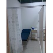 Мебель для поликлиник и аптекмебель для больниц :Ширмы специальные Pratika столы медицинские(модульные)шкафы медицинскиетумбы стационарные медицинские (модульные)тумбы медицинские мобильные (модульные) фото