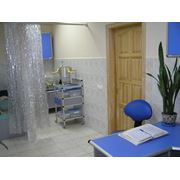 Мебель для больниц :Ширмы специальные Pratika столы медицинские(модульные)шкафы медицинскиетумбы стационарные медицинские (модульные)тумбы медицинские мобильные (модульные) фото