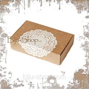 Упаковочная коробка “Кружево“ средняя. Плотный картон украшен кружевной аппликацией. 13х8х3 см фото