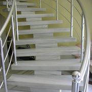 Лестница мраморная винтовая фото