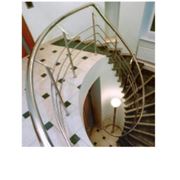 Винтовые лестницы с каменными ступенями фото