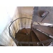 Лестницы металлические винтовые с коваными элементами