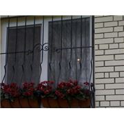 Цветочницы на окна с Днепропетровска решетки оконные и двери металлические под заказ фото