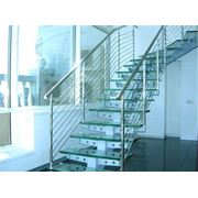Лестницы полувинтовые стеклянные металлические каменные - индивидуальное изготовление на заказ