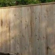 Забор строительный деревяный фото