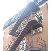 Изготовление и установка лестниц из нержавеющих сталей фото