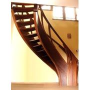 Комбинированные многофункциональные лестницы из натурального дерева фото
