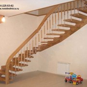 Деревянная лестница на больцах фото
