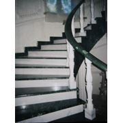 Лестницы из мрамора и гранита фото