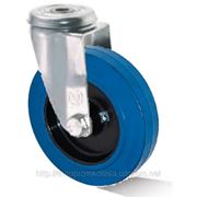 Колеса в поворотном кронштейне с отверстием, на синей эластичной резине, для тележек фото