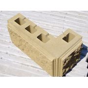 Блок бетонный угловой рваный колотый 100х200х400