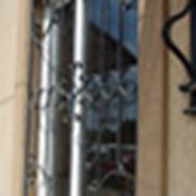 Решетки оконные Ужгород решетки решетки на окнах Ужгород художественная ковка изготовление оконных решеток Ужгород оконные решетки цены оконные решетки сварные оконные решетки фото