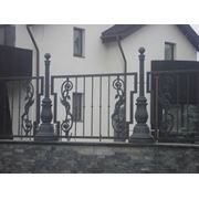 Элементы оград: лестницы заборы двери ворота оконные решетки