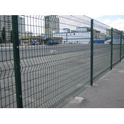 Забор ограда системы ограждения из сварной сетки в полимерном покрытии секции ограждения ограждения секции заборов сетчатые ограждения ограждения из сетки фото