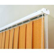 Жалюзи горизонтальные вертикальные ролетные (алюминиевые тканиевые бамбуковые деревянные джутовые) фото