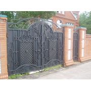 Ворота металлические с элементами ковки ворота кованные загородного дома распашные купить заказать фото