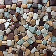 Галька декоративная из различных видов отделочного камня (песчаники кварциты сланцы травертин) фотография