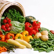 Овощи свежие, помидоры, огурцы, перец. Оптовая торговля овощами и фруктами, цитрусовыми фотография