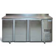 Холодильные столы POLAIR – универсальное оборудование совмещающее емкость для хранения оперативного запаса охлажденных продуктов и полноценный рабочий стол. Холодильные столы позволяют экономить площадь помещений и оптимизировать работу персонала.