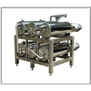 Автоматизированная установка скребкового типа предназначена для пастеризации или стерилизации пищевых продуктов различной вязкости (молоко сливки соки сиропы пюре пасты и т.п.).