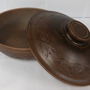 Сковорода с крышкой из красной глины декор фото