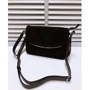 Женская сумка мессенджер из замши 18 х 25 см черная фотография