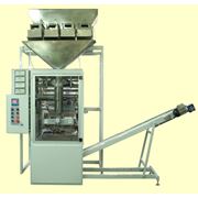 Автомат для фасовки сыпучих не пылящих продуктов с четырьмя весовыми дозаторами УФС-30А-4В с отводящим транспортером