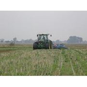 Тракторы сельскохозяйственные фотография
