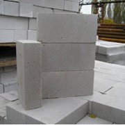 Газобетонные блоки (состоят из кварцевого песка, цемента, извести, воды и алюминиевой пудры) фото