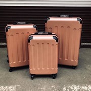 Дорожный противоударный чемодан с колесами 64 х 44 х 25 см темно-персиковый фото