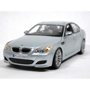 Игрушечная машинка BMW M5 1:18 фото