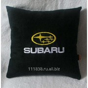 Подушка черная Subaru фотография