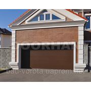 Секционные гаражные ворота Yett 01S 2500x2235 цвет коричневый фотография