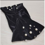 Бархатная повязка для волос с бусинами черная фото