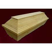 Гробы для кремации.Изготовлены из клееных щитов древесины сосны ольхи.Возможна покраска. фото