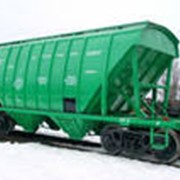 Вагоны грузовые железнодорожные бункерного типа фотография