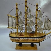 Статуэтка Корабль с белой полосой фото