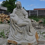Скульптура «Оплакивание Христа» — копия известной пьеты Микеланджело высеченной из монолита песчаник фотография
