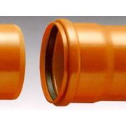 Труба канализационная ПВХ (PVC-U) 110х6000 мм для наружной канализации с раструбом SDR 51; SN 2 (тип легкий). Цвет труб оранжевый. Могут применяться для отвода агрессивных стоков (кислотная щелочная среда). Соединяются механическим путем при помощи сое фото