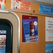 Реклама в метро, стикеры в вагонах фото