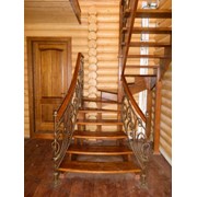 Лестница деревянная фотография