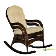 Кресло-качалка из ротанга фотография