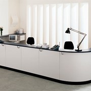 Мебель для офиса - кабинеты руководителя, мебель для персонала, мебель для переговорных комнат, стойки ресепшен, мини кухни, потолочные и настенные панели, системы шкафов фото