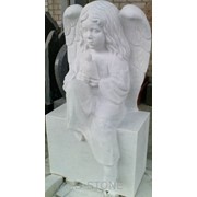Скульптура ангелочка из мрамора