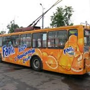 Реклама на общественном транспорте фото