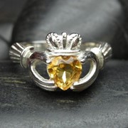 Серебряное кольцо с желтым цитрином фото