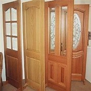 Двери со стеклом деревянные от производителя фото