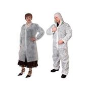 Одноразовая медицинская одежда халаты бахилы шапочки. фото