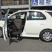 Хэтчбек Nissan March для пассажира инвалида колясочника пробег 10 тыс. км цвет белый фото