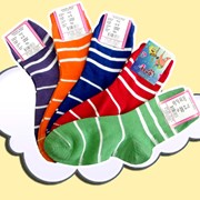 Детские носки из хлопчатобумажной пряжи. Все модели носков гиппоаллергенны, имеется сертификат качества, и разнообразная гамма цветовых оттенков и рисунков фото